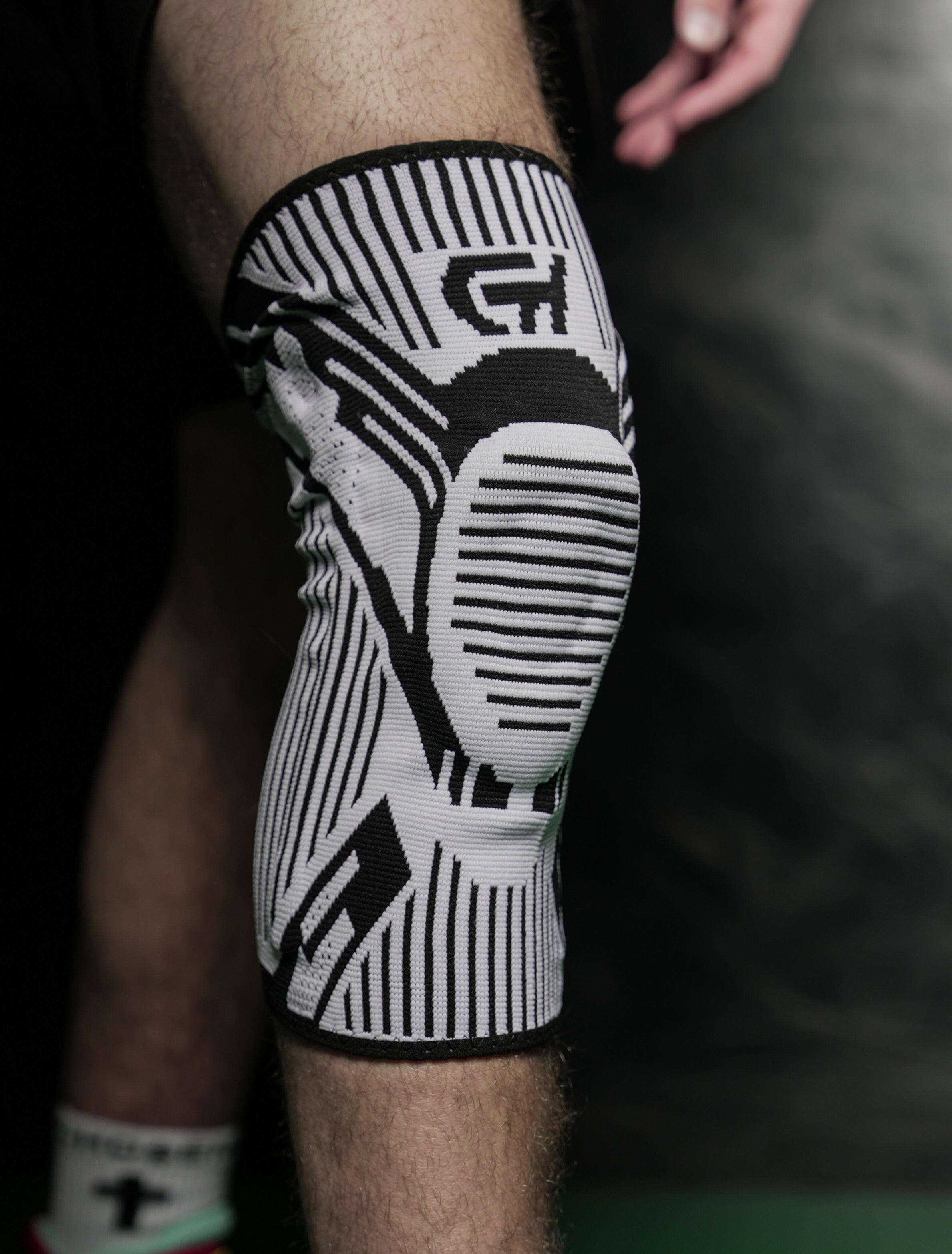 White / Black Knee Pad (2nd Generation)